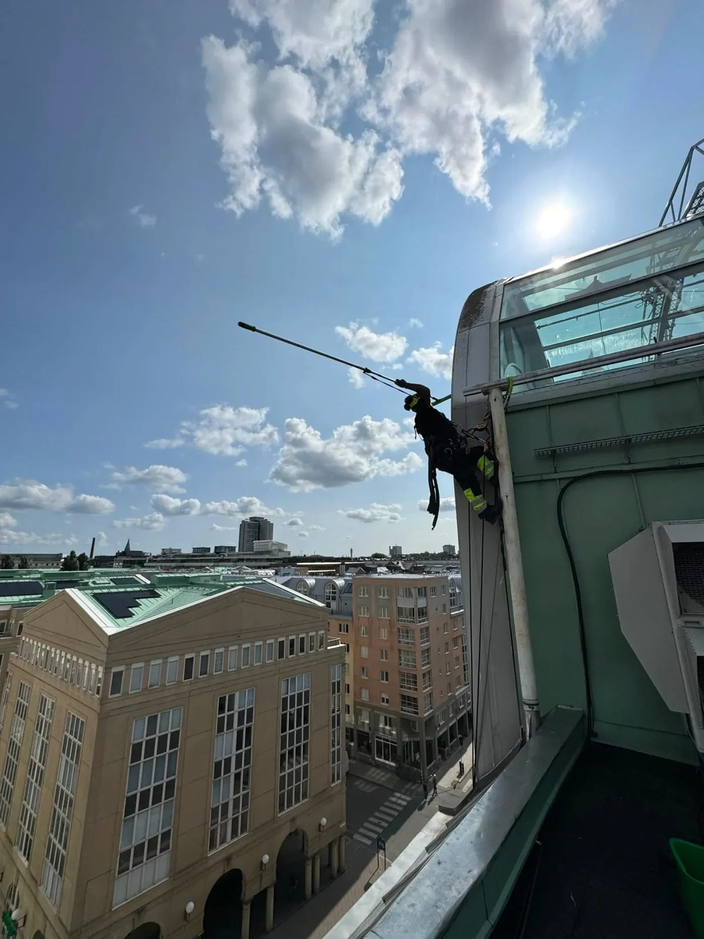 Höghöjdsarbete med repaccess på hög byggnad